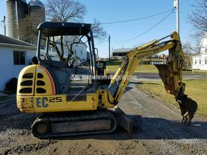 
                    2000 NEW HOLLAND EC25
                