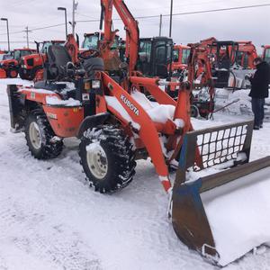 
                    2004 KUBOTA R420S
                