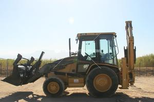 
                    2001 CAT 424D
                