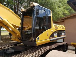 
                    2004 CAT 322C
                