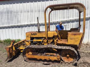 
                    MASSEY-FERGUSON 200
                