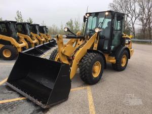 
                    2016 CAT 906M
                