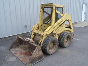 
                    1981 NEW HOLLAND L425
                