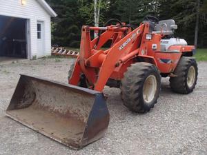 
                    2001 KUBOTA R520
                