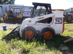 
                    BOBCAT 743
                