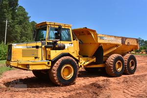 
                    2001 VOLVO A25C
                