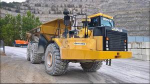 
                    2000 CAT D400
                