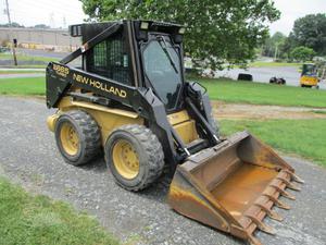 
                    1995 NEW HOLLAND LX665
                