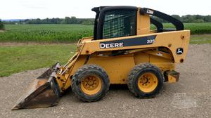 
                    2007 DEERE 325
                