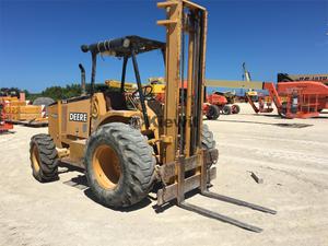 
                    2001 DEERE 486E
                