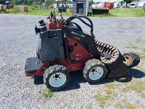 
                    TORO DINGO 323
                