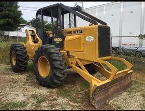 
                    1985 DEERE 440D
                