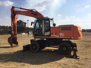 
                    2013 HITACHI ZX210W-3
                