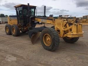 
                    2005 DEERE 670D
                