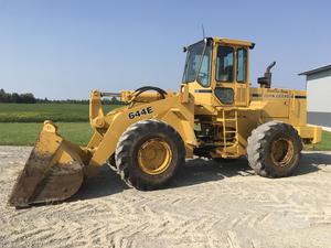 
                    1988 DEERE 644E
                
