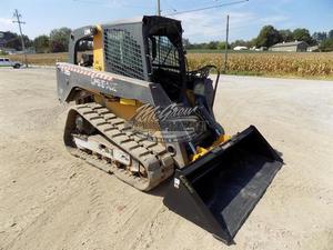 
                    2011 DEERE 333D
                