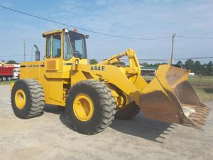 
                    1990 DEERE 644E
                