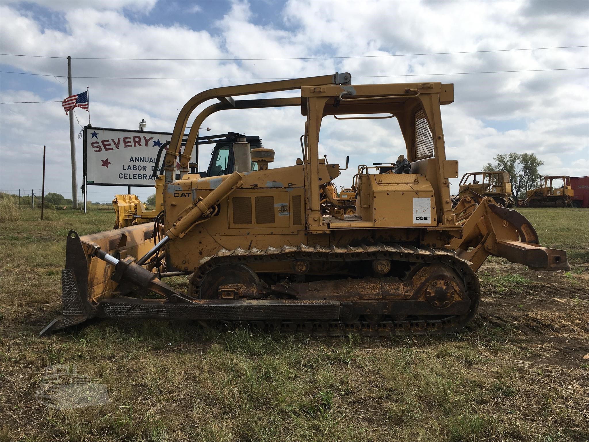 D5B CATERPILLAR Heavy sale in Kansas